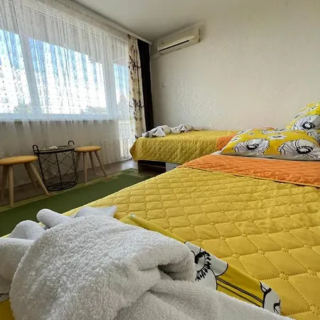 Апартамент във артемида