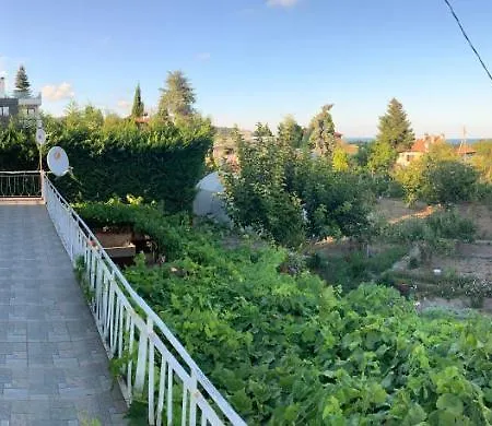 דירה във артемида