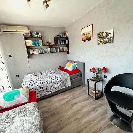 във артемида דירה וארנה